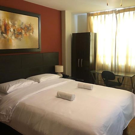 Hotel Las Condes Trujillo Bagian luar foto