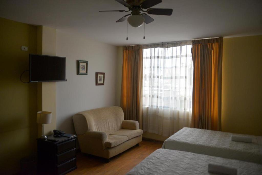 Hotel Las Condes Trujillo Bagian luar foto