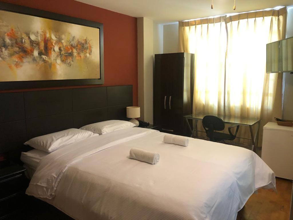 Hotel Las Condes Trujillo Bagian luar foto