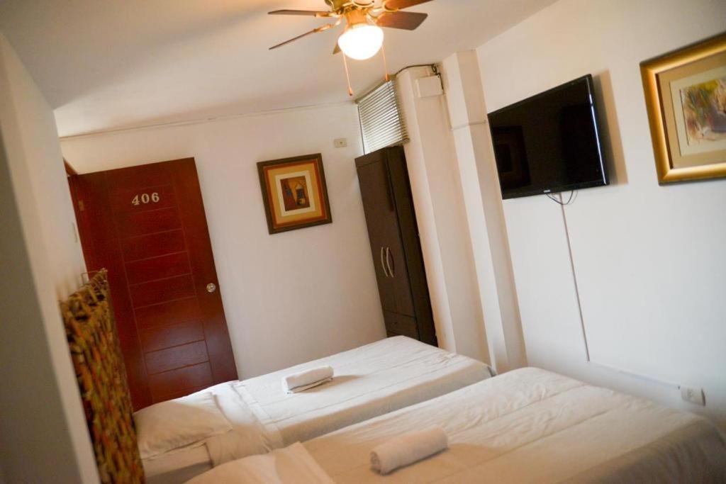 Hotel Las Condes Trujillo Bagian luar foto