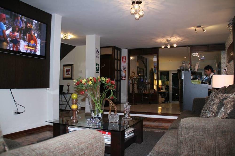 Hotel Las Condes Trujillo Bagian luar foto